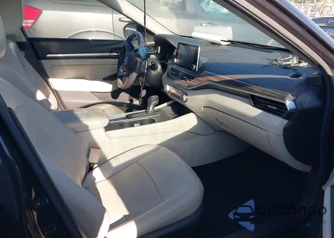 2019 Nissan Altima 2.5 Platinum z USA, uszkodzony, nr VIN 1N4BL4FV2KC103745